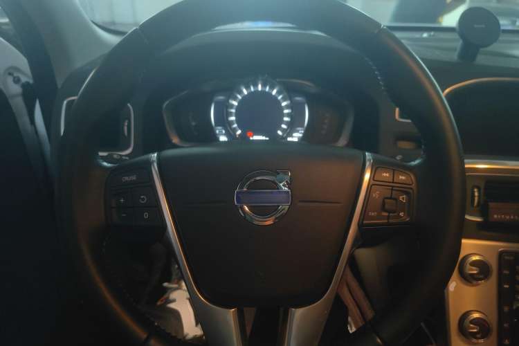 Used Volvo S60 New Energy 2015 S60L E-Drive Hybrid T6 Smart Drive Edition Steering Wheel