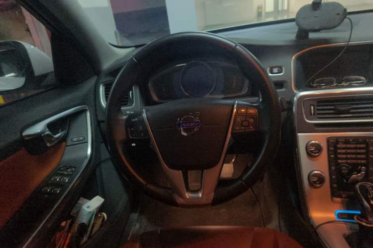 Used Volvo S60 New Energy 2015 S60L E-Drive Hybrid T6 Smart Drive Edition Steering Wheel