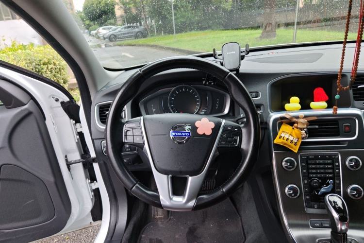 Used Volvo S60 New Energy 2015 S60L E-Drive Hybrid T6 Smart Drive Edition Steering Wheel