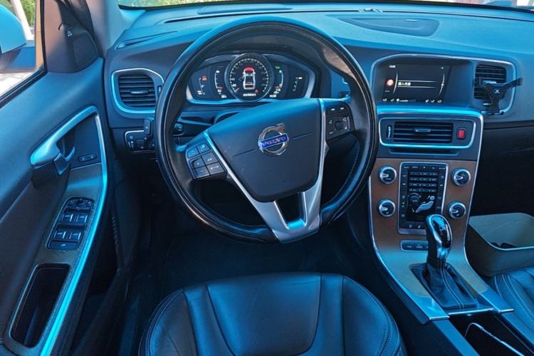 Used Volvo S60 New Energy 2015 S60L E-Drive Hybrid T6 Smart Edition Steering Wheel