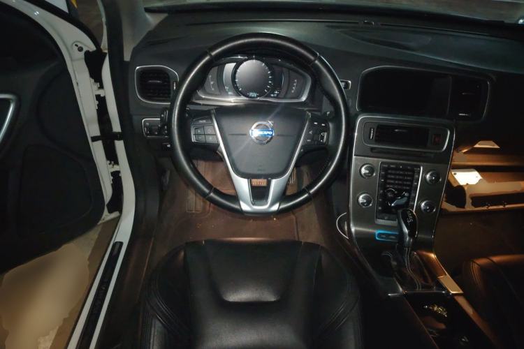 Used Volvo S60 New Energy 2015 S60L E-Drive Hybrid T6 Smart Drive Edition Steering Wheel