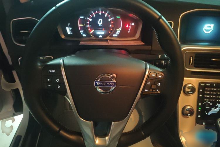 Used Volvo S60 New Energy 2015 S60L E-Drive Hybrid T6 Smart Drive Edition Steering Wheel