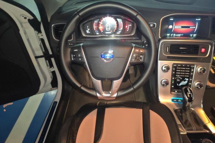 Used Volvo S60 New Energy 2015 S60L E-Drive Hybrid T6 Smart Drive Edition Steering Wheel