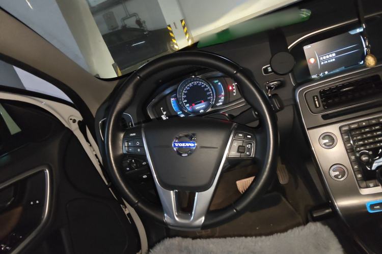 Used Volvo S60 New Energy 2015 S60L E-Drive Hybrid T6 Smart Drive Edition Steering Wheel