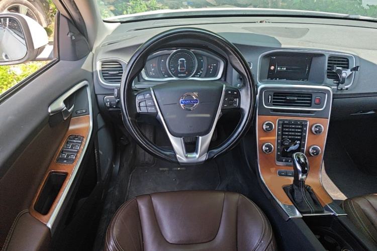 Used Volvo S60 New Energy 2015 S60L E-Drive Hybrid T6 Smart Edition Steering Wheel