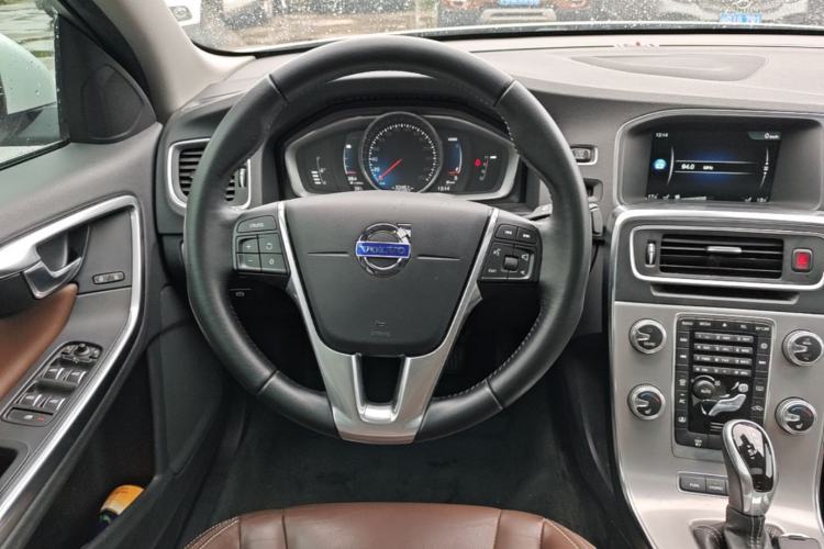 Used Volvo S60 New Energy 2015 S60L E-Drive Hybrid T6 Smart Drive Edition Steering Wheel