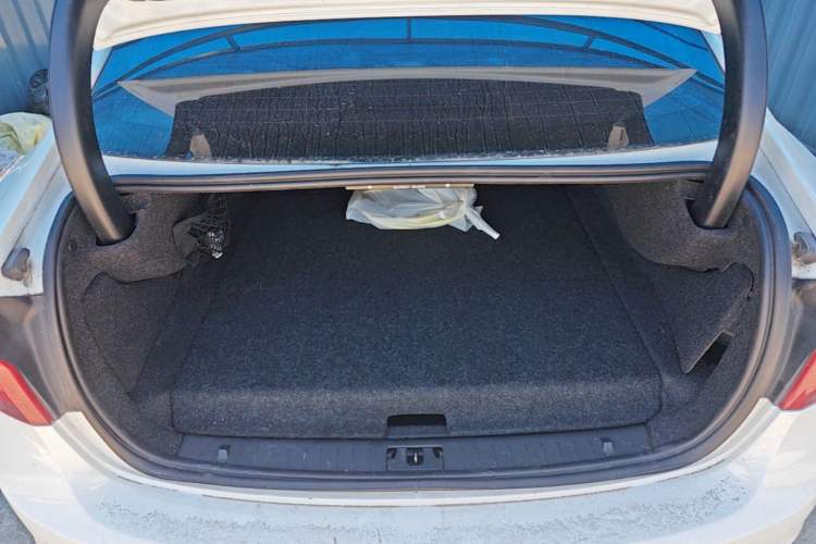 Used Volvo S60 New Energy 2015 S60L E-Drive Hybrid T6 Smart Edition Trunk