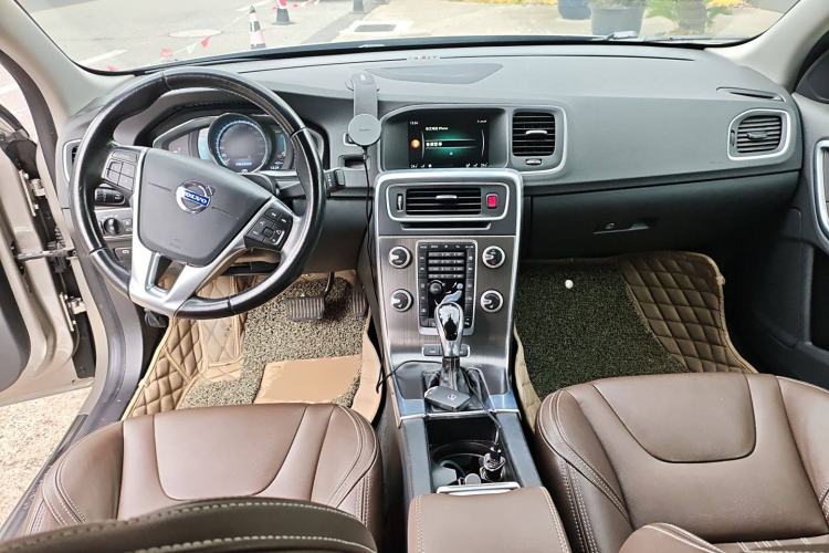 Used Volvo S60 New Energy 2015 S60L E-Drive Hybrid T6 Smart Drive Edition Center Console