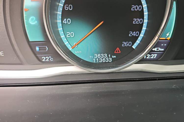 Used Volvo S60 New Energy 2015 S60L E-Drive Hybrid T6 Smart Drive Edition Odometer Close Up