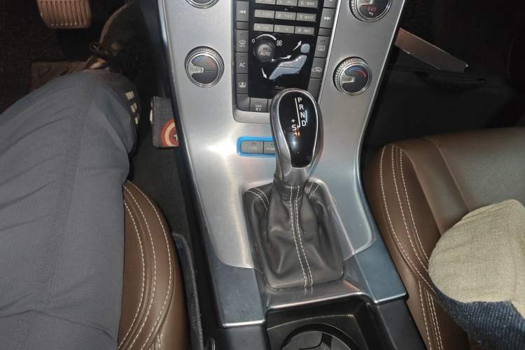 Used Volvo S60 New Energy 2018 S60L E-Drive Hybrid T6 Progressive Edition Gear Lever