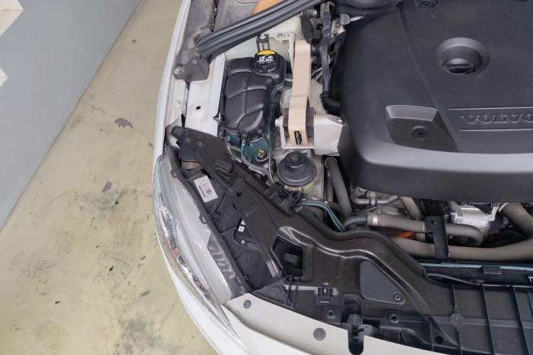Used Volvo S60 New Energy 2018 S60L E-Drive Hybrid T6 Progressive Edition Engine Bay Right