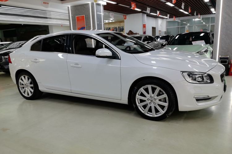 Used Volvo S60 New Energy 2018 S60L E-Drive Hybrid T6 Progressive Edition Exterior 2