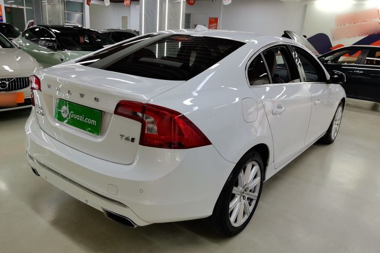 Used Volvo S60 New Energy 2018 S60L E-Drive Hybrid T6 Progressive Edition Exterior 3