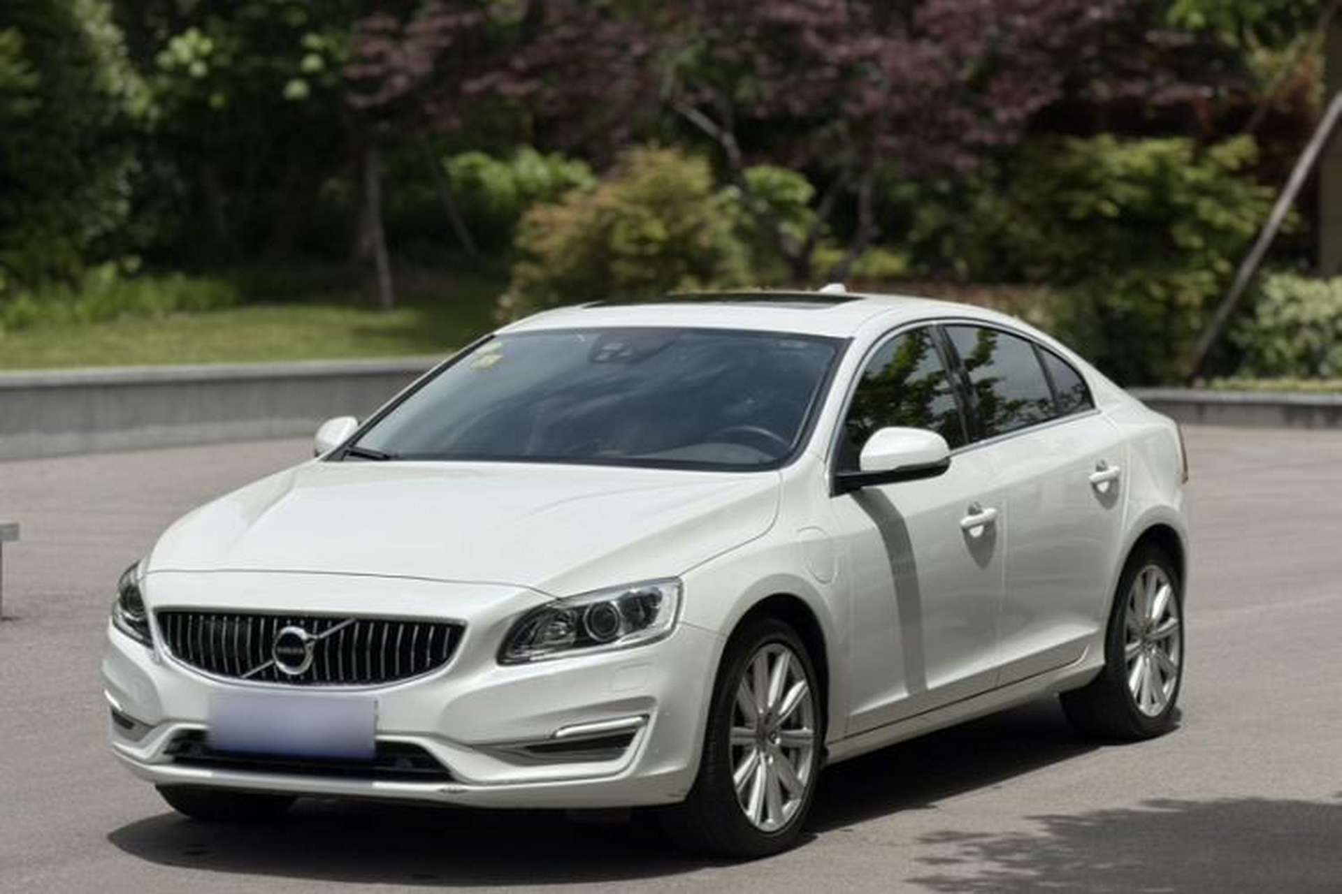 Used Volvo S60 New Energy 2018 S60L E-Drive Hybrid T6 Progressive Edition Front Left 45 Deg