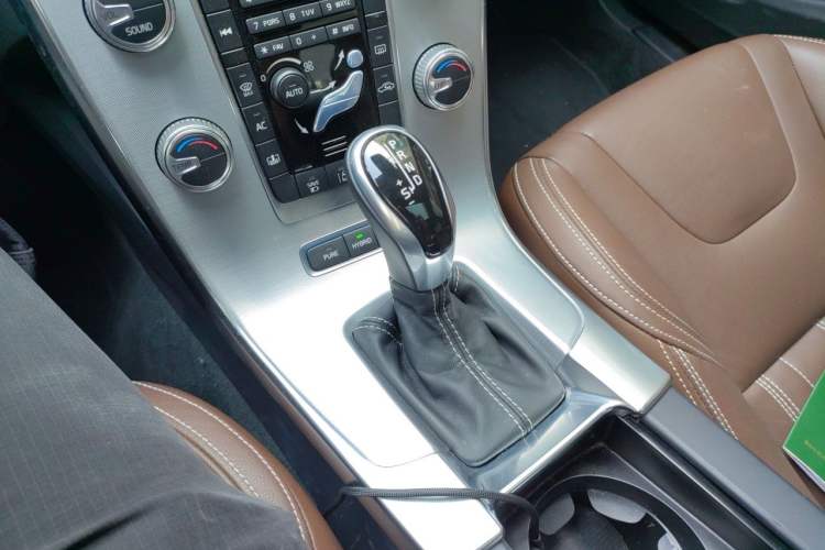 Used Volvo S60 New Energy 2018 S60L E-Drive Hybrid T6 Progressive Edition Gear Lever
