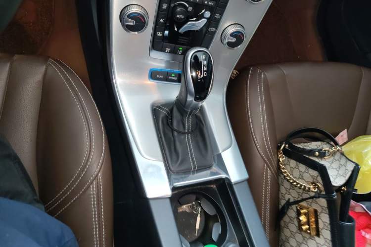 Used Volvo S60 New Energy 2018 S60L E-Drive Hybrid T6 Progressive Edition Gear Lever