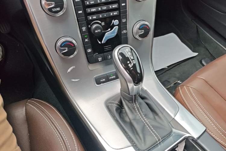 Used Volvo S60 New Energy 2018 S60L E-Drive Hybrid T6 Progressive Edition Gear Lever