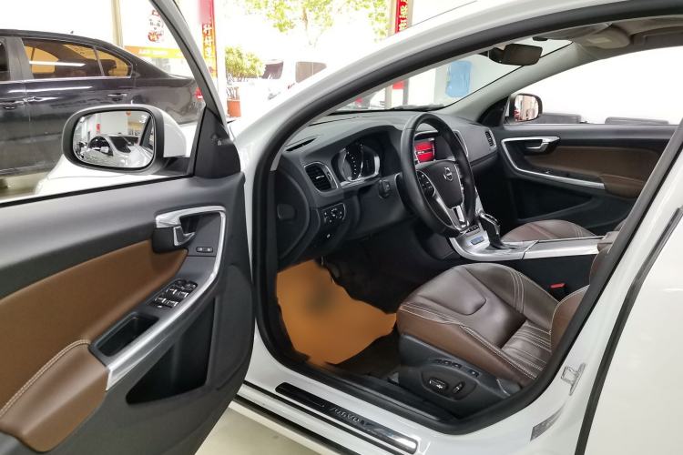 Used Volvo S60 New Energy 2018 S60L E-Drive Hybrid T6 Progressive Edition Interior 2