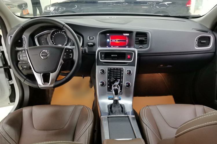 Used Volvo S60 New Energy 2018 S60L E-Drive Hybrid T6 Progressive Edition Interior 3