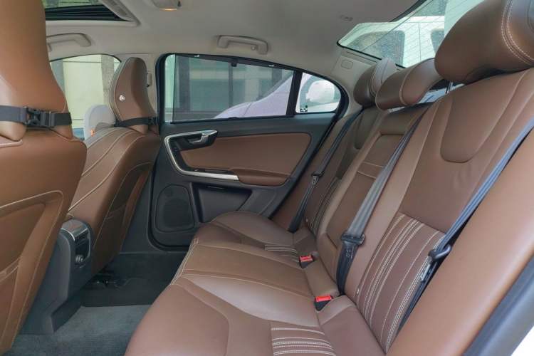 Used Volvo S60 New Energy 2018 S60L E-Drive Hybrid T6 Progressive Edition Left Rear Seat