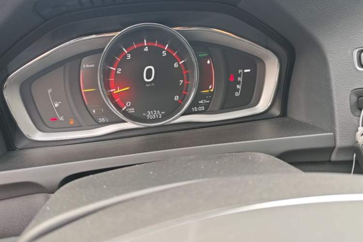 Used Volvo S60 New Energy 2018 S60L E-Drive Hybrid T6 Progressive Edition Odometer Close Up