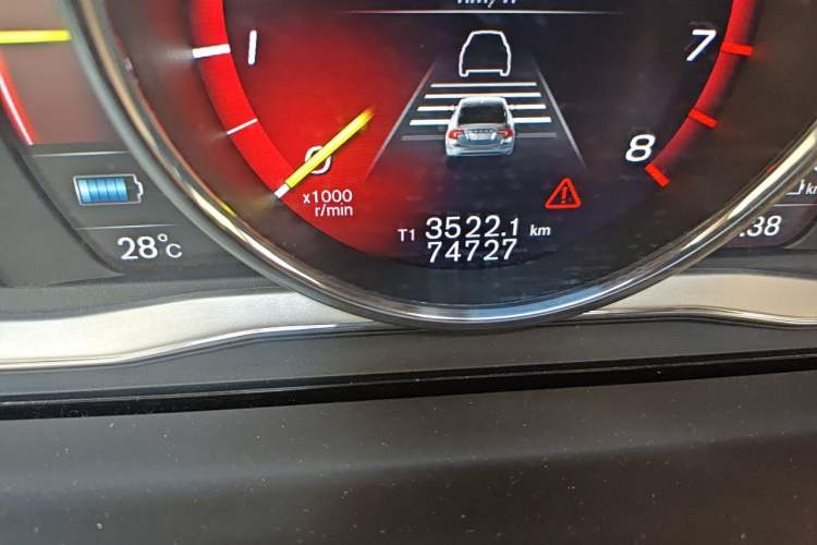 Used Volvo S60 New Energy 2018 S60L E-Drive Hybrid T6 Progressive Edition Odometer Close Up