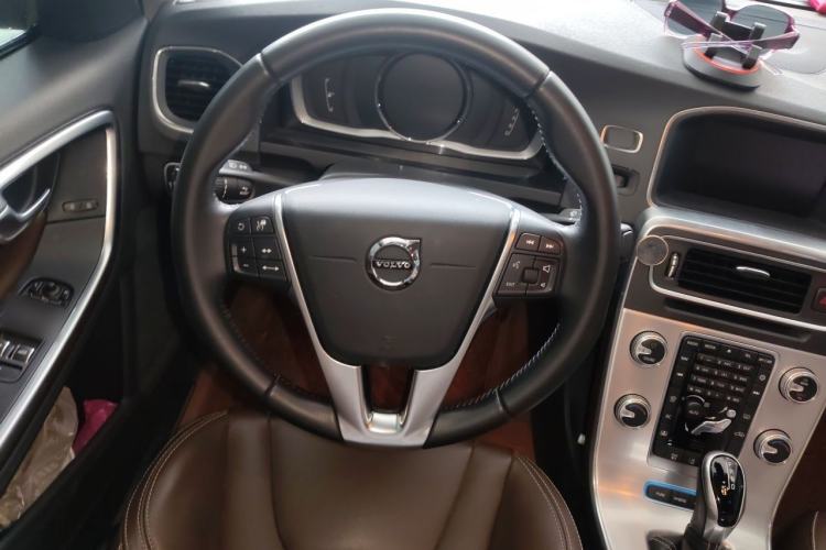 Used Volvo S60 New Energy 2018 S60L E-Drive Hybrid T6 Progressive Edition Steering Wheel