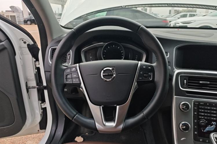 Used Volvo S60 New Energy 2018 S60L E-Drive Hybrid T6 Progressive Edition Steering Wheel