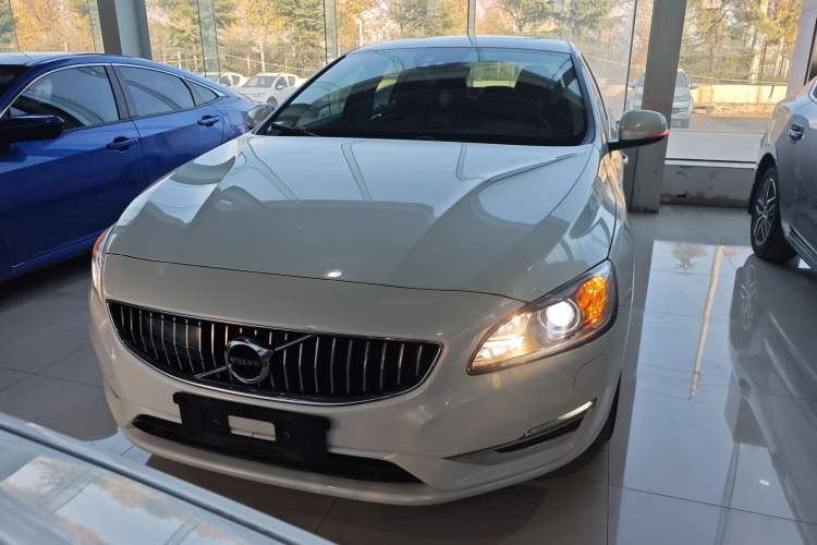 Used Volvo S60 New Energy 2019 S60L T6 E-Drive Hybrid Edition Exterior 1