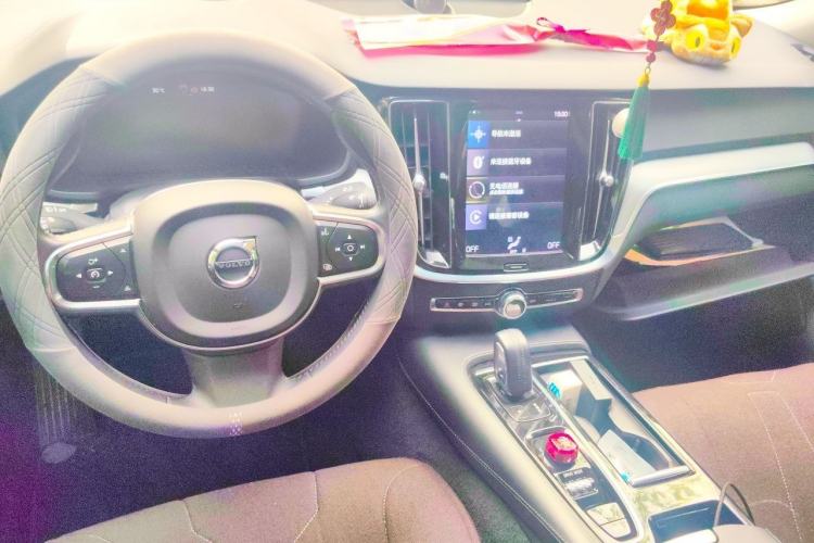 Used Volvo S60 New Energy 2020 T8 e-Drive Hybrid All-Wheel Drive Smart Luxury Edition Center Console