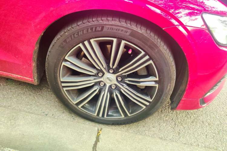 Used Volvo S60 New Energy 2020 T8 e-Drive Hybrid All-Wheel Drive Smart Luxury Edition Right Front Wheel Hub