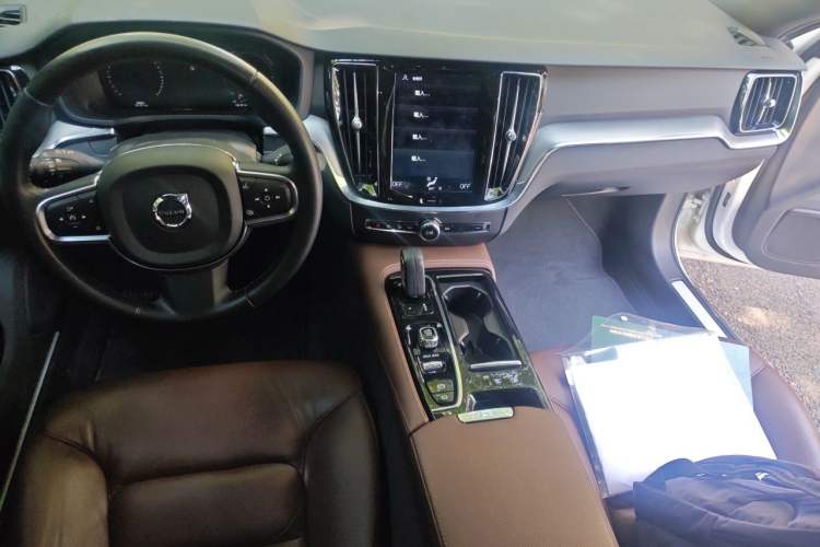 Used Volvo S60 New Energy 2020 T8 e-Drive Hybrid All-Wheel Drive Smart Luxury Edition Center Console