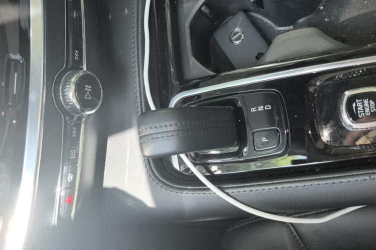 Used Volvo S60 New Energy 2020 T8 e-Drive Hybrid All-Wheel Drive Smart Luxury Edition Gear Lever