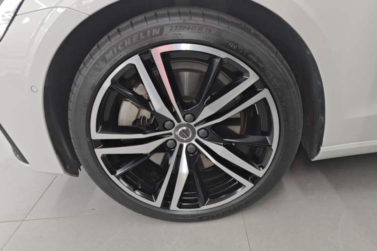 Used Volvo S60 New Energy 2020 T8 eDrive Hybrid All-Wheel Drive Smart Luxury Sport Edition Left Front Wheel Hub
