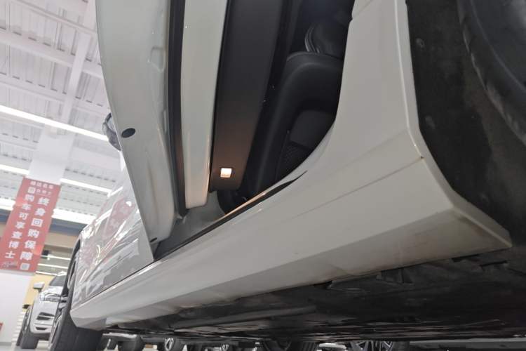 Used Volvo S60 New Energy 2020 T8 eDrive Hybrid All-Wheel Drive Smart Luxury Sport Edition Left Side Sill