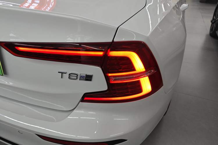 Used Volvo S60 New Energy 2020 T8 eDrive Hybrid All-Wheel Drive Smart Luxury Sport Edition Right Rear Taillight
