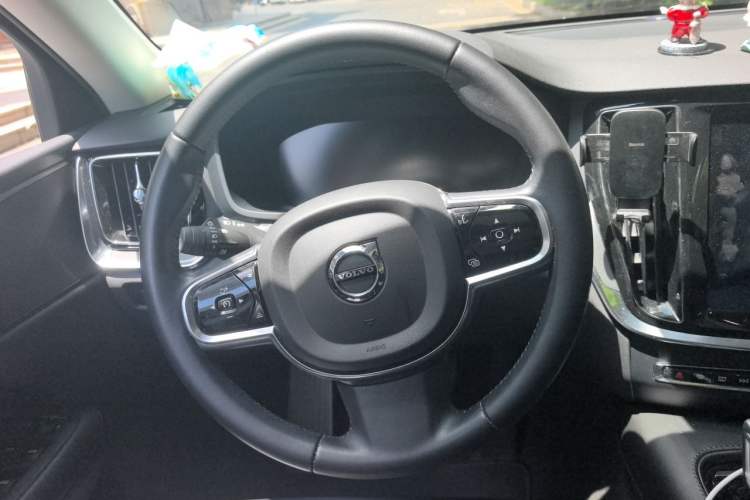 Used Volvo S60 New Energy 2020 T8 e-Drive Hybrid All-Wheel Drive Smart Luxury Edition Steering Wheel