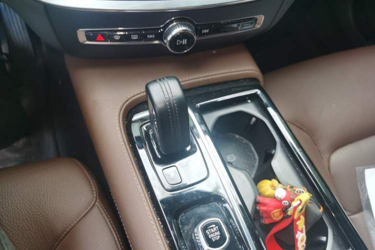 Used Volvo S60 New Energy 2021 T8 E-Drive Hybrid Four-Wheel Drive Smart Luxury Edition Gear Lever