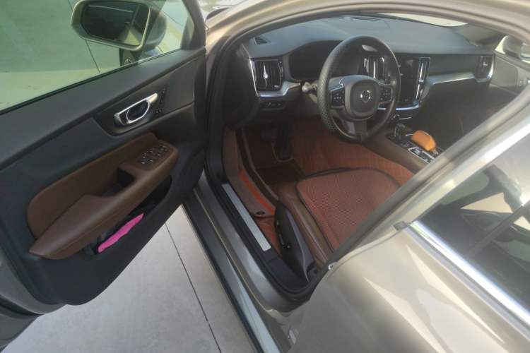 Used Volvo S60 New Energy 2021 T8 E-Drive Hybrid Four-Wheel Drive Smart Luxury Edition Driver Seat