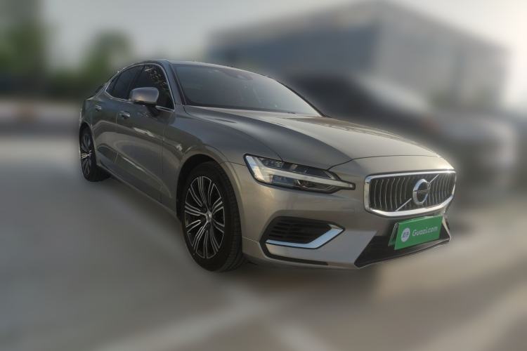 Used Volvo S60 New Energy 2021 T8 E-Drive Hybrid Four-Wheel Drive Smart Luxury Edition Front Right 45 Deg