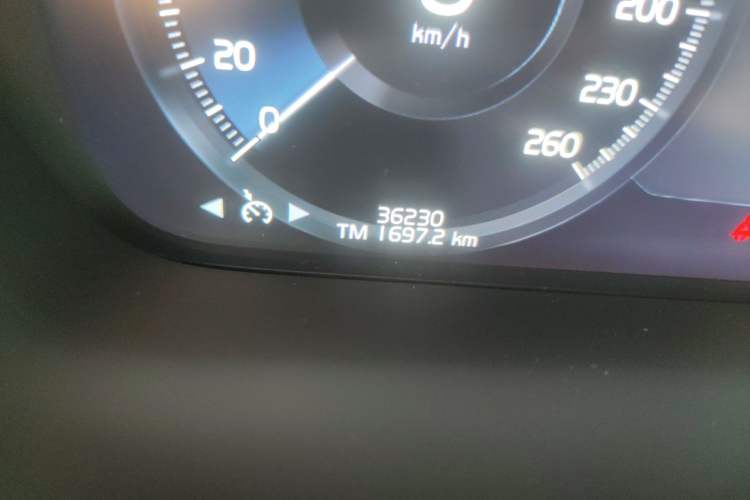 Used Volvo S60 New Energy 2021 T8 E-Drive Hybrid Four-Wheel Drive Smart Luxury Edition Odometer Close Up