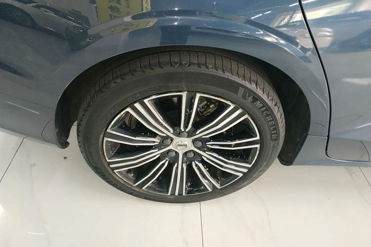 Used Volvo S60 New Energy 2021 T8 E-Drive Hybrid Four-Wheel Drive Smart Luxury Edition Exterior 3