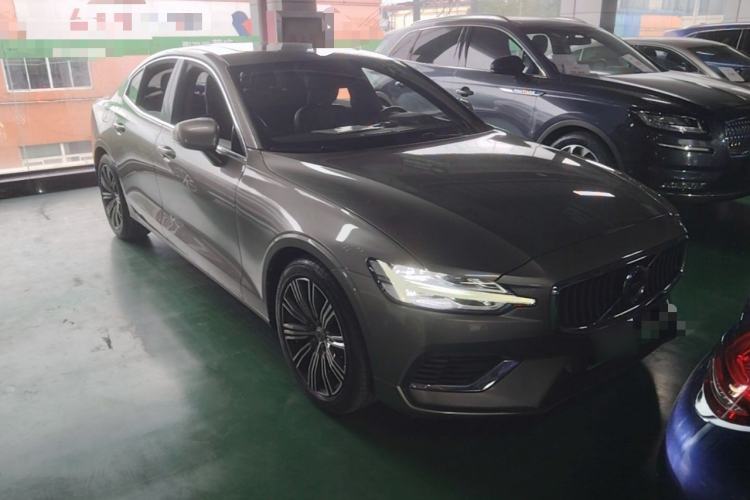 Used Volvo S60 New Energy 2021 T8 E-Drive Hybrid Four-Wheel Drive Smart Luxury Edition Front Right 45 Deg