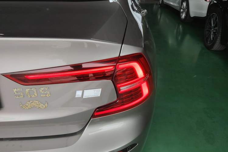Used Volvo S60 New Energy 2021 T8 E-Drive Hybrid Four-Wheel Drive Smart Luxury Edition Right Rear Taillight