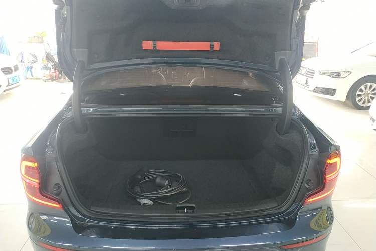 Used Volvo S60 New Energy 2021 T8 E-Drive Hybrid Four-Wheel Drive Smart Luxury Edition Trunk