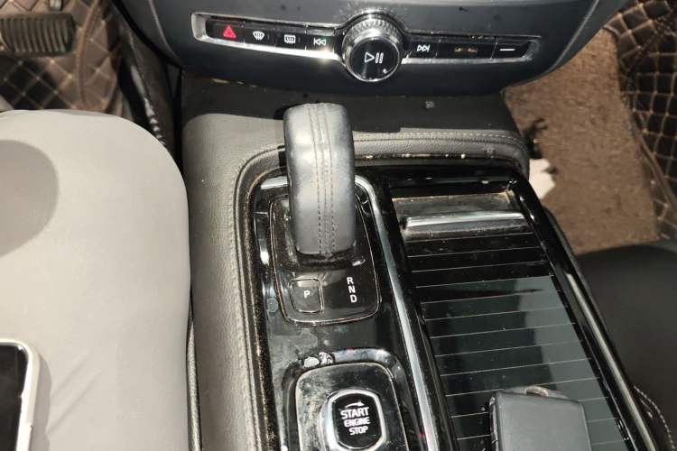 Used Volvo S60 New Energy 2021 T8 E-Drive Hybrid Four-Wheel Drive Smart Luxury Edition Gear Lever