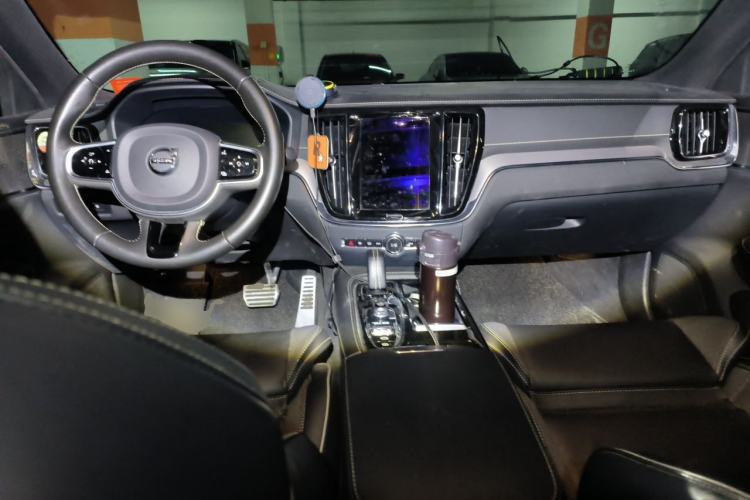 Used Volvo S60 New Energy 2021 T8 E-Drive Hybrid All-Wheel Drive Smart & Sport Edition Center Console