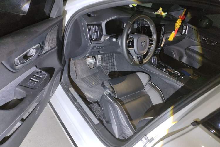 Used Volvo S60 New Energy 2021 T8 E-Drive Hybrid All-Wheel Drive Smart & Sport Edition Driver Seat