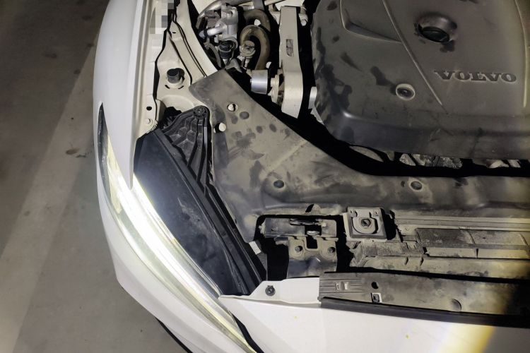 Used Volvo S60 New Energy 2021 T8 E-Drive Hybrid All-Wheel Drive Smart & Sport Edition Engine Bay Right