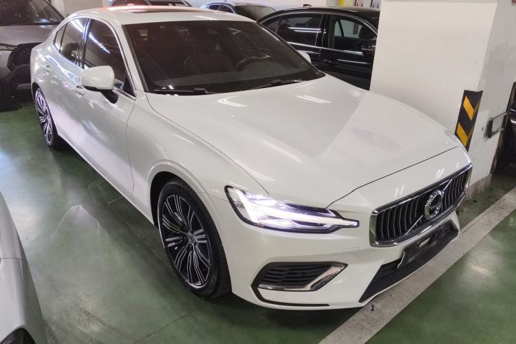 Used Volvo S60 New Energy 2021 T8 E-Drive Hybrid Four-Wheel Drive Smart Luxury Edition Exterior 2